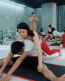 这不就是逼着我去学瑜伽吗？